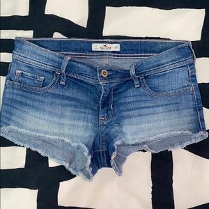 Women’s Hollister shorts size 7. W28